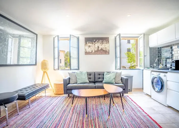 Les Lices B L Equiped & L Shellter *