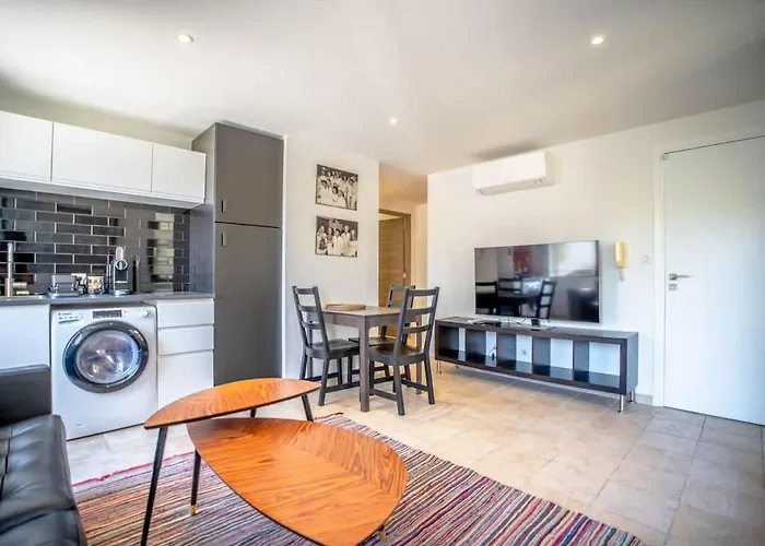 Les Lices B L Equiped & L Shellter Apartment